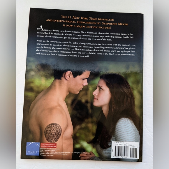 The Twilight Saga New Moon The Official Illustrated Movie Companion Book - Picture 2 of 10